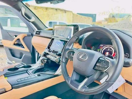 Lexus Lx600 2023 Sport image 11
