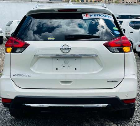 Nissan X Trail hybrid white color 2000cc petrol 2018 model. image 5