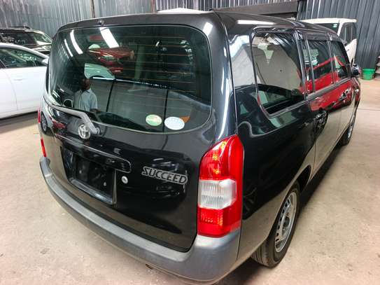Toyota succeed TxG black image 6