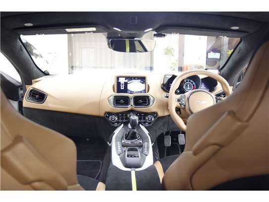 2022 ASTON MARTIN VANTAGE AMR HERO EDITION image 8