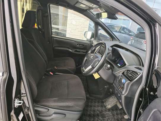Toyota Noah Esquire hybrid image 6