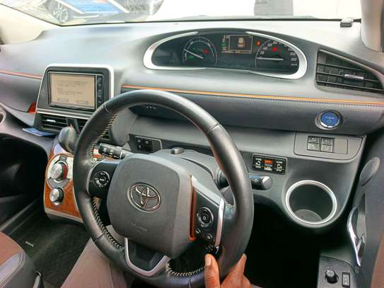 Toyota Sienta hybrid image 14