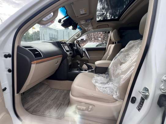 Toyota prado TXL 2021 Model with sunroof image 9