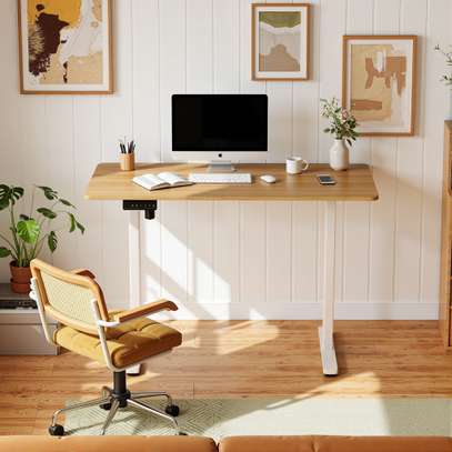 Standing Desk: 1.4m Adjustable Office Desk In Keroka image 5