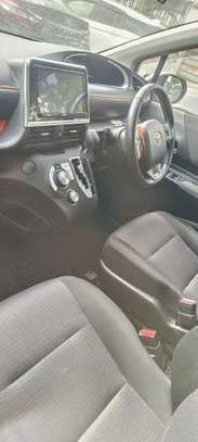 Toyota Sienta white hybrid 2019 image 6
