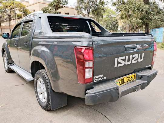 Isuzu Pickup Truck Black Durable Reliable image 4