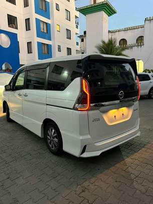 Nissan Serena epower white 2019 image 10