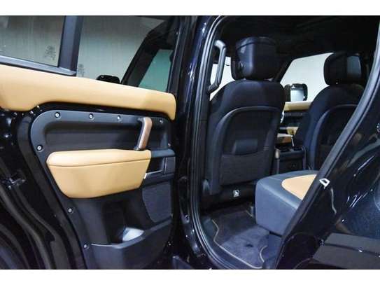 2022 LAND ROVER DEFENDER 110X D300 image 14
