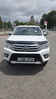 Toyota Hillux double cabin image 4