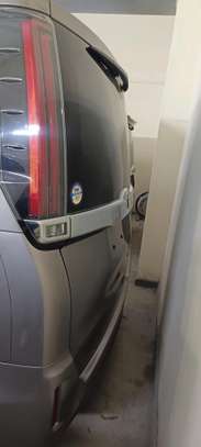 Toyota Noah gold 2018 image 13