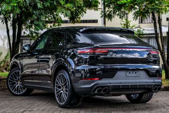 2020 Porsche Cayenne coupe image 4