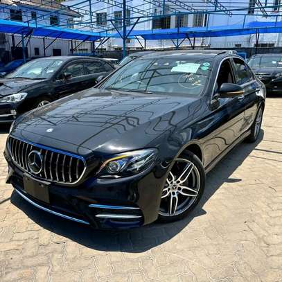 Mercedes Benz E250 black 2018 sunroof image 4