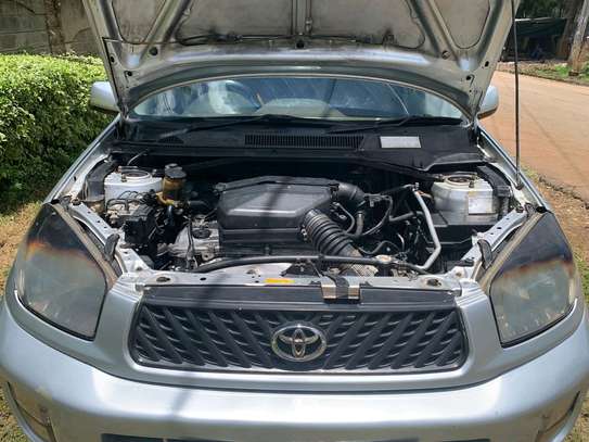 Toyota RAV4 4WD image 8