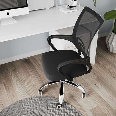 Office Seat: Student Study Chair With Ergonomic Features image 2