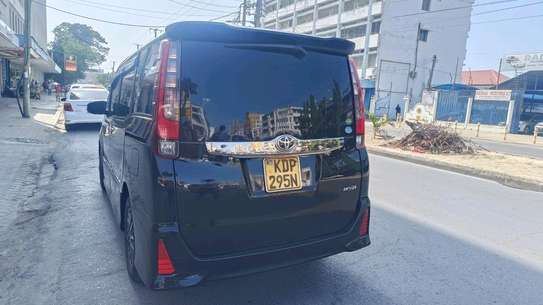 TOYOTA NOAH WXB 2017 8 SEATER image 9