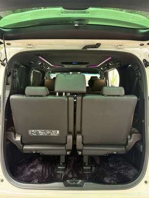 Toyota Vellfire Executive Lounge image 6