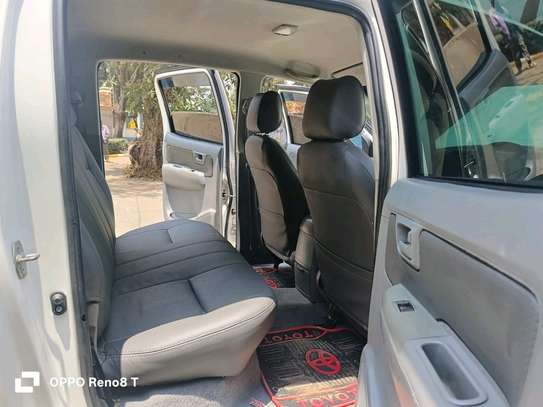 TOYOTA HILUX DOUBLE CAB MANUAL 4WD OPTIONAL DIESEL image 8