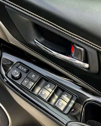 Toyota Harrier Silver 2019 5000km image 10