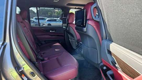 Lexus lx600 image 7