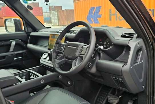 Land Rover Defender image 11