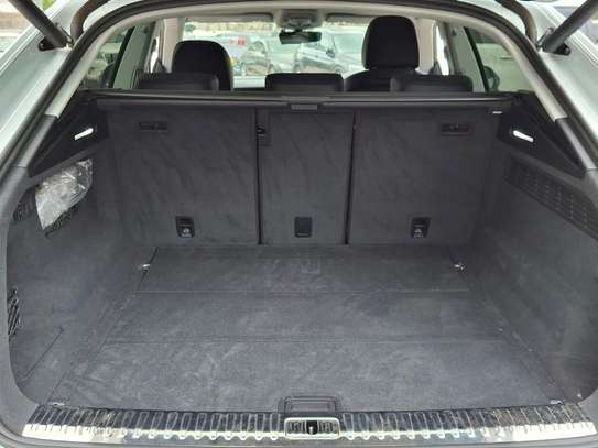 Audi Quattro Q8 2019 Sunroof image 9