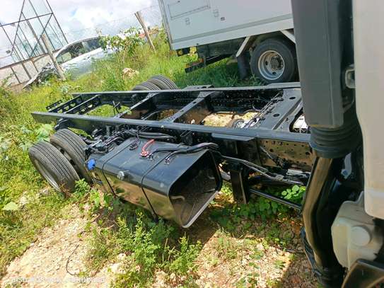 Isuzu Elf NPR85 chasis image 3