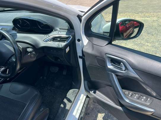 Peugeot 2008 2019 model image 15