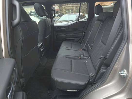 2024 Toyota LandCruiser Prado VX image 6