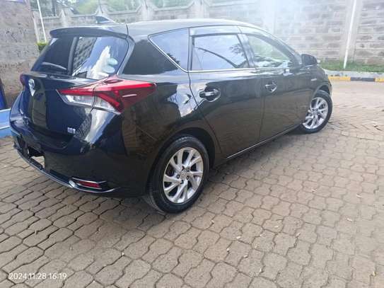 Toyota Auris black color fully loaded 2017 model image 9
