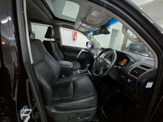 Toyota landcruiser Prado TXl image 4