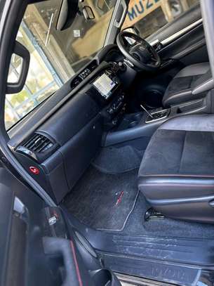 Toyota hilux image 6