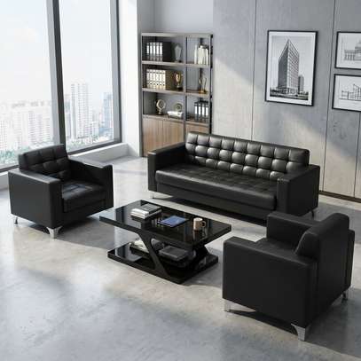 Office Sofas:5-seater executive  leather sofa In Kisumu image 4