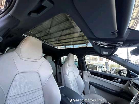 Porsche Cayenne S coupe image 12