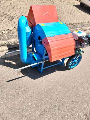 Multifunctional grain thresher powered by 7.5hp engine image 10