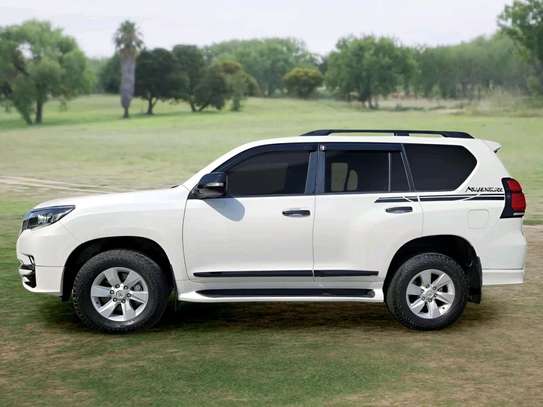 Toyota land cruiser prado image 3