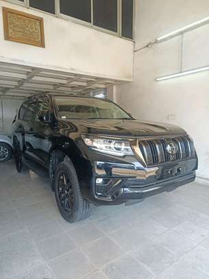 Toyota land Cruiser Prado TX-L Black 2021  7 seater image 3