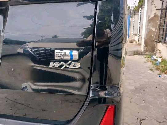 Toyota Noah WEB hybrid image 3