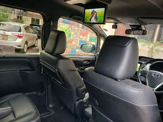 Toyota Esquire image 2