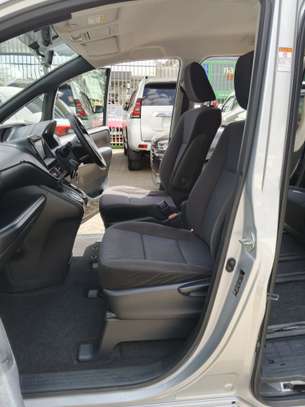 Toyota voxy 2018 on offer selling in Mombasa image 13