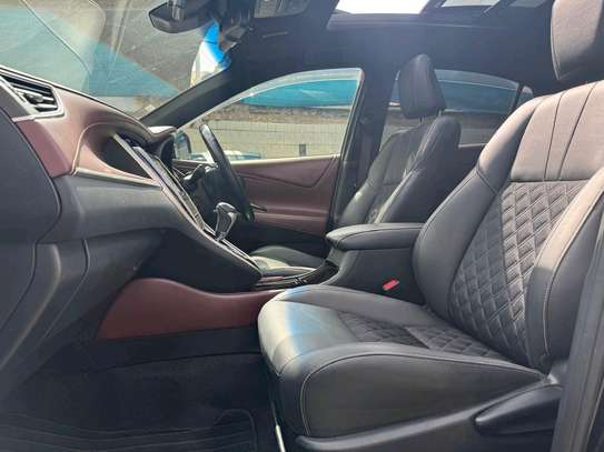 2019 Toyota harrier premium image 6