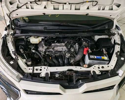 Toyota voxy image 5