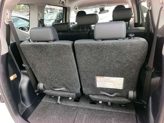 Toyota Sienta hybrid image 10