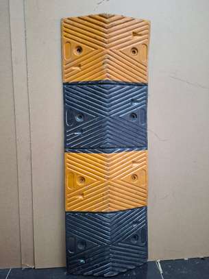 Rubber speed bump image 3
