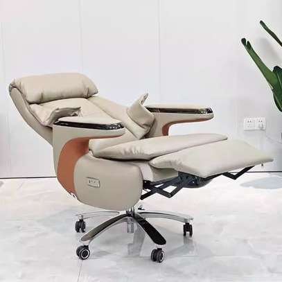 Executive Office Chair With Footrest image 4