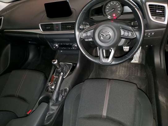 Mazda Axela image 8