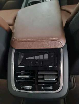 Volvo XC60 B5 AWD  grey 2019 image 8