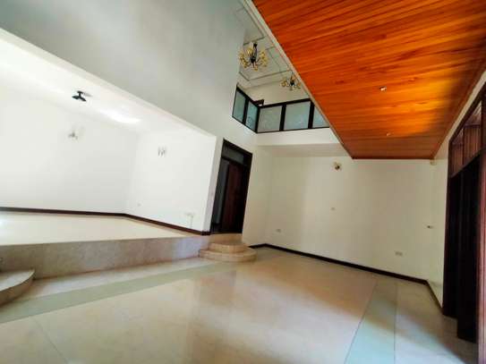 5 Bed House with En Suite in Thika Road image 2