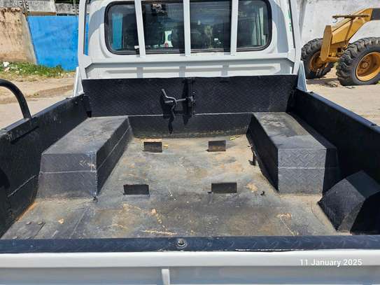 Toyota land Cruiser V8 Hard top Pick up 2014 image 11