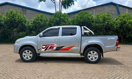 Toyota Hilux Double cab image 4