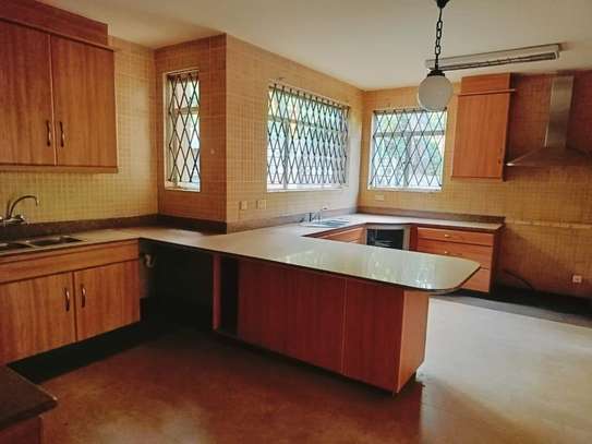 4 Bed House with En Suite in Spring Valley image 8